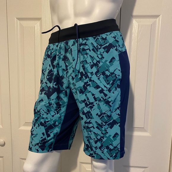 Lululemon Shorts Mens Camo Stretchy Gym Casual Drawstring - Picture 6 of 6